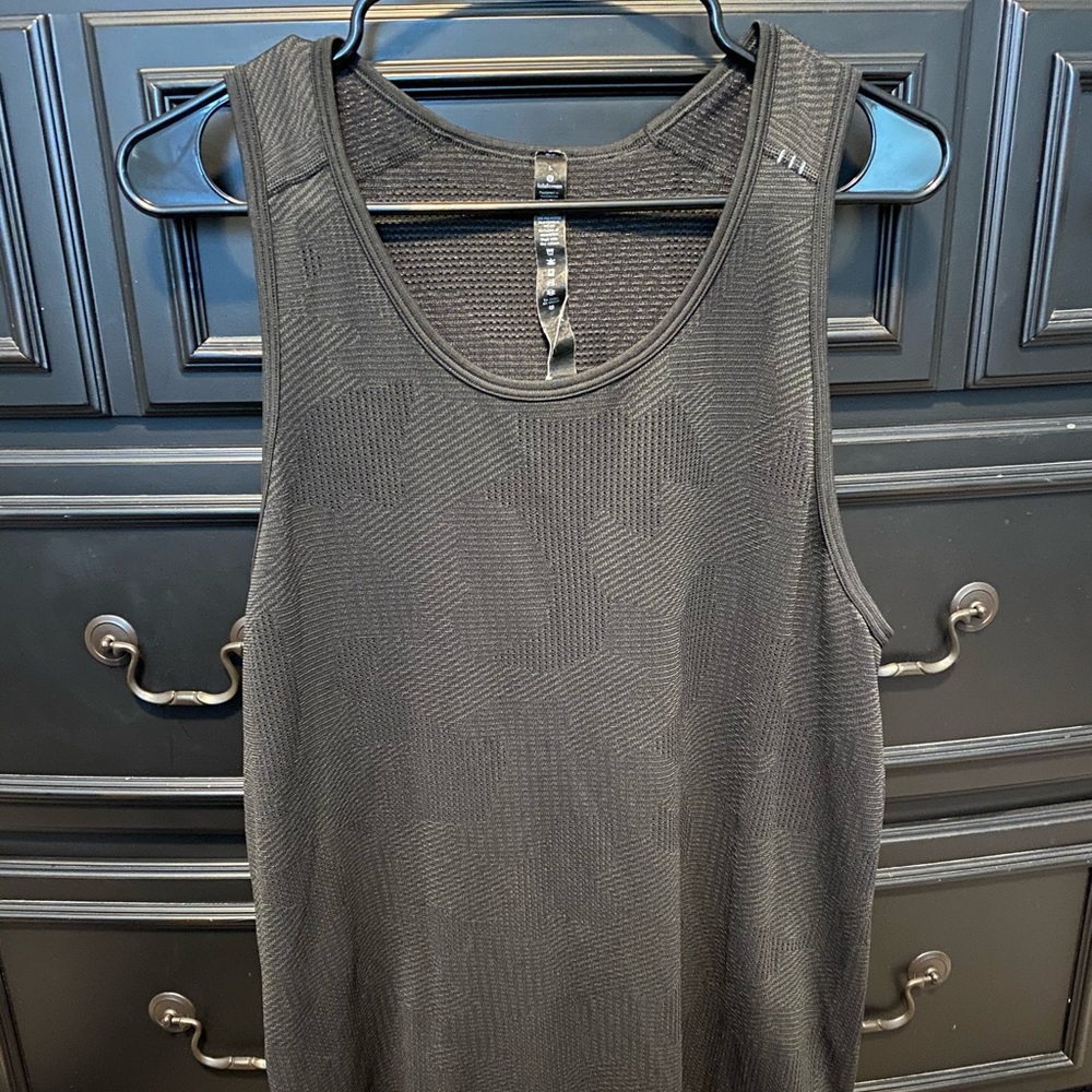 Lululemon men’s breathable tank top